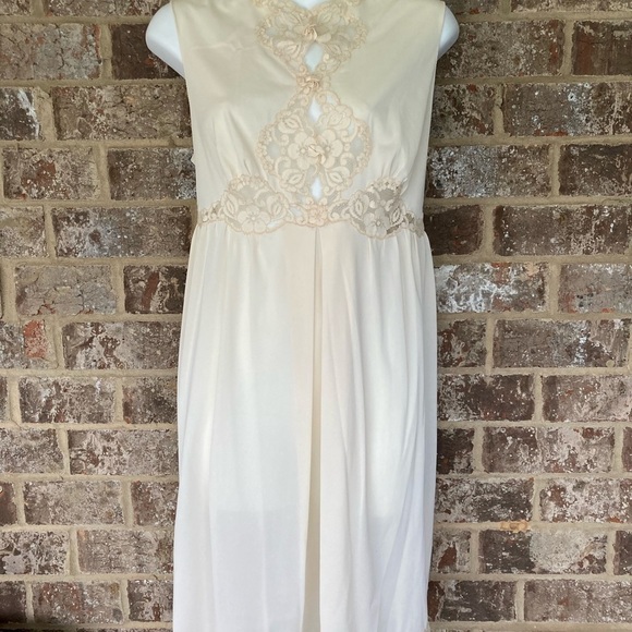 VINTAGE 1960's lace nightgown Roses Unbranded Ribbon Size Medium Slip Dress - Picture 4 of 7